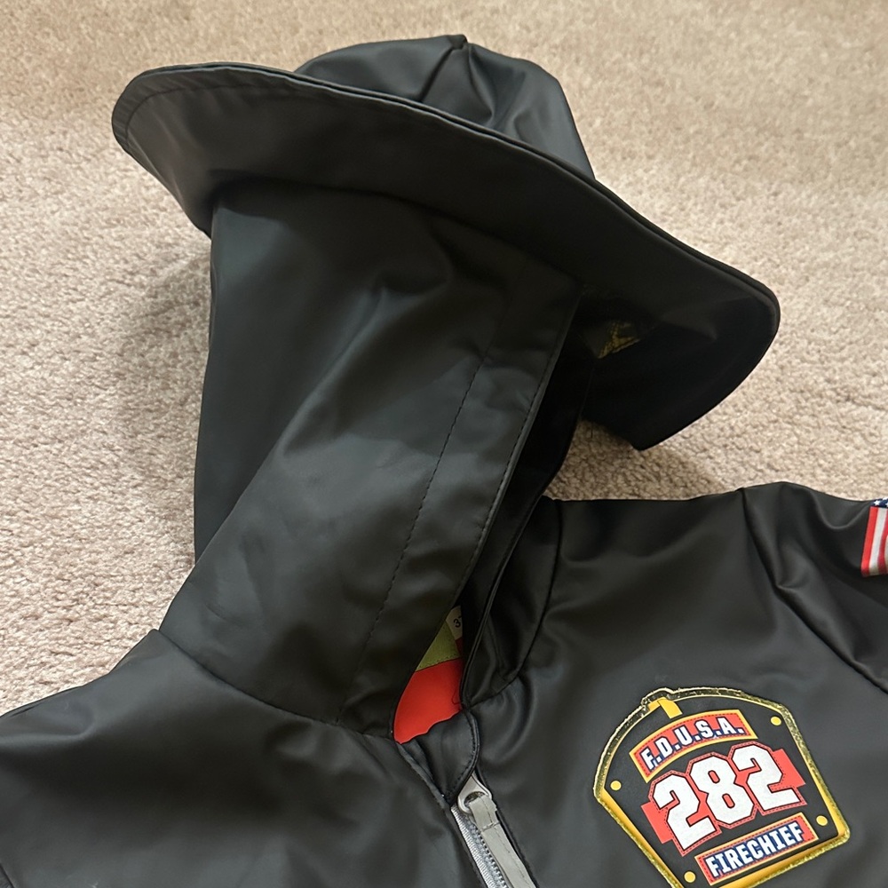 Western Chief Boy’s F.D.U.S.A Fire Chief Raincoat Jacket and Hat Set - Picture 4 of 9